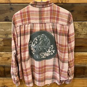 One-of-a-Kind Tiger Custom MadAndie Distressed American Eagle Flannel - XL